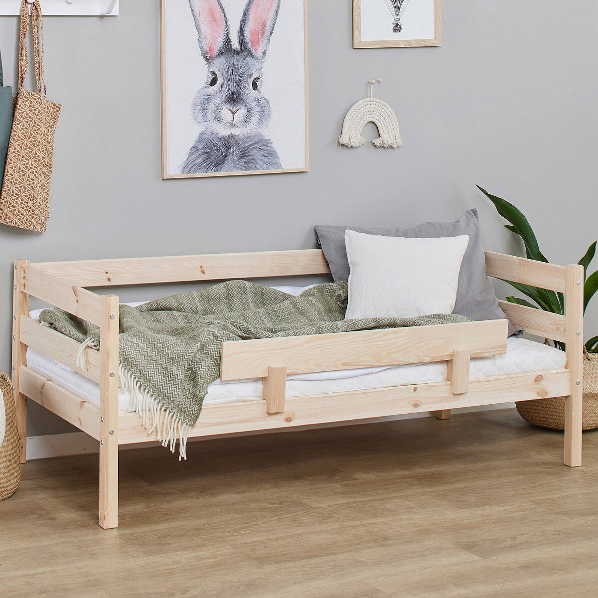 Hoppekids Shorty Daybed with Safety Rail – Natural