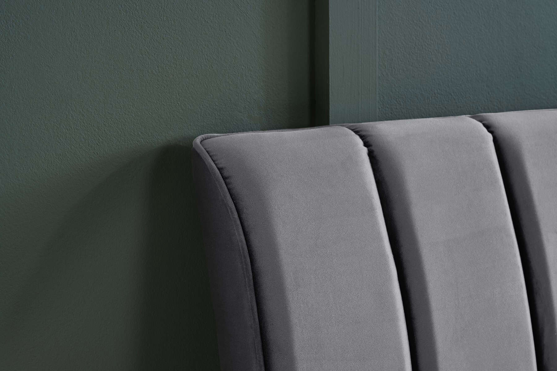 Clover 4ft6 Bed - Grey Velvet - Image 4