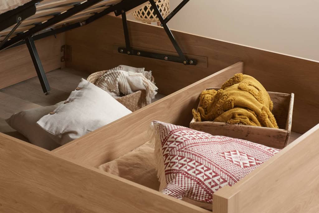 Croxley 5ft Rattan Ottoman Bedframe - Oak - Image 5