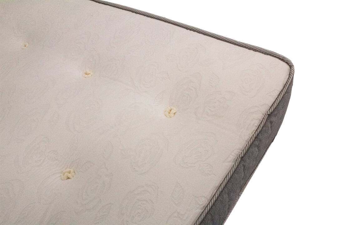 4ft6 Dual Seasons Mattress w/ FREE DUVET SET WORTH €99 - Image 4