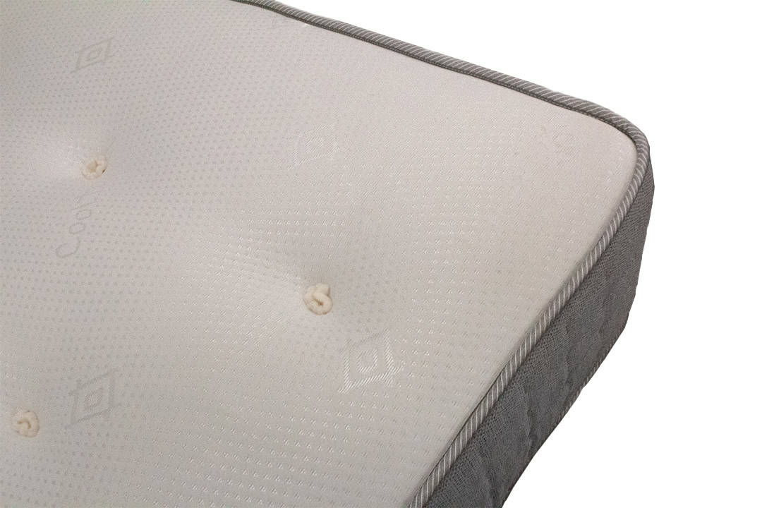 4ft6 Dual Seasons Mattress w/ FREE DUVET SET WORTH €99 - Image 7