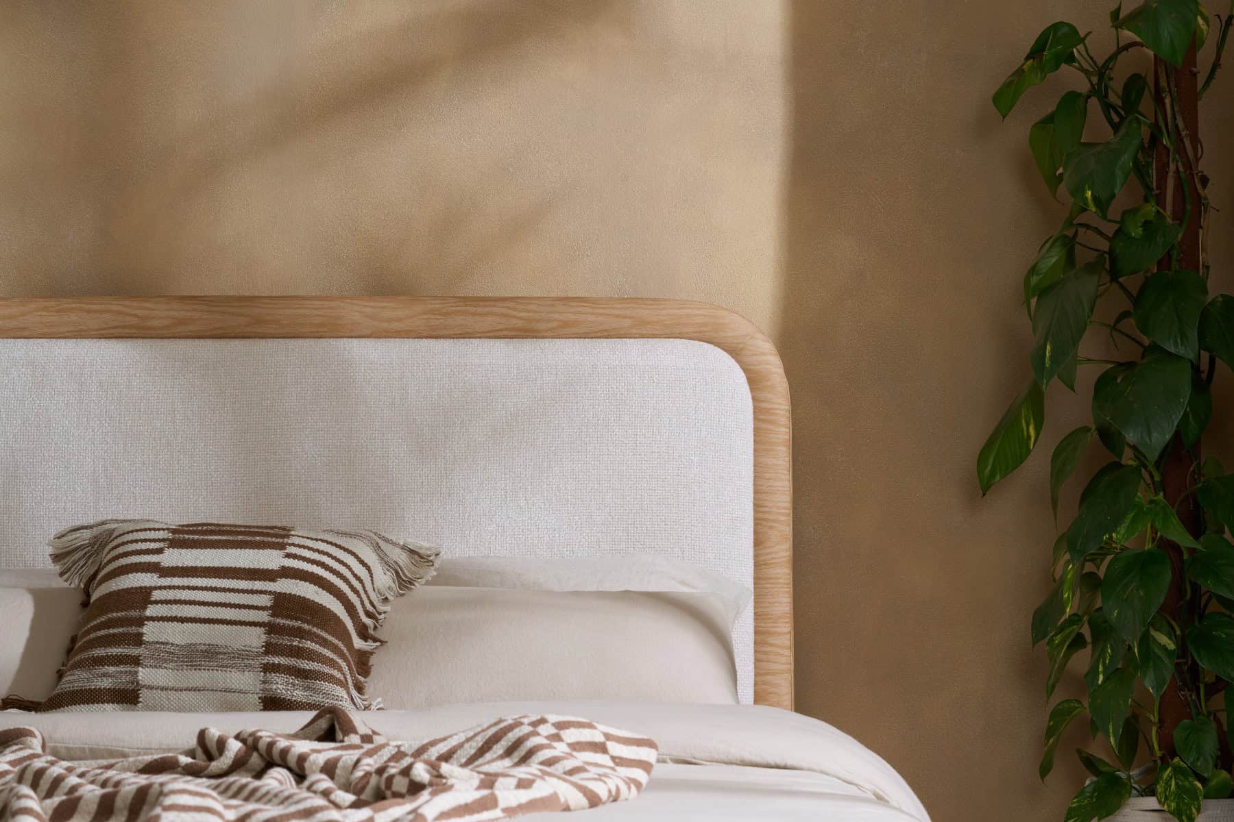 4ft6 Girona Bedframe - Image 6