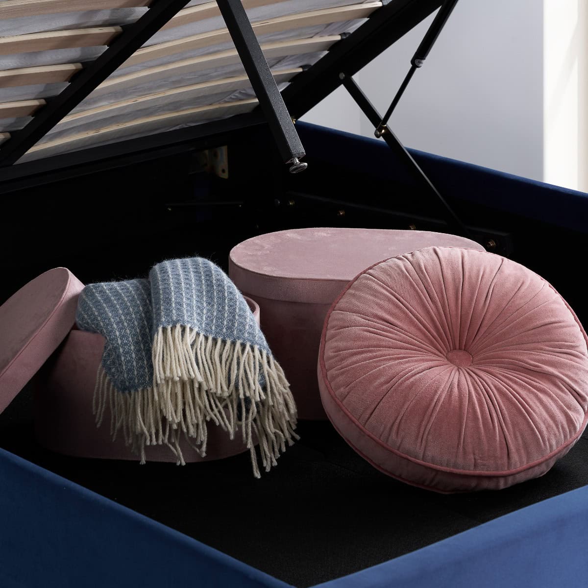 Loxley 4ft Ottoman Bedframe - Blue Velvet - Image 7