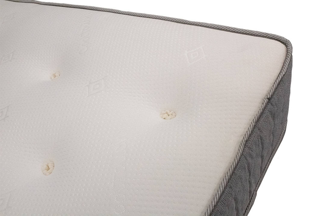 Memory Deluxe 4ft6 Mattress with FREE Duvet set worth €99 - Image 4