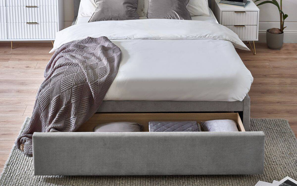 Samira 5ft Bedframe - Grey Velvet - Image 2
