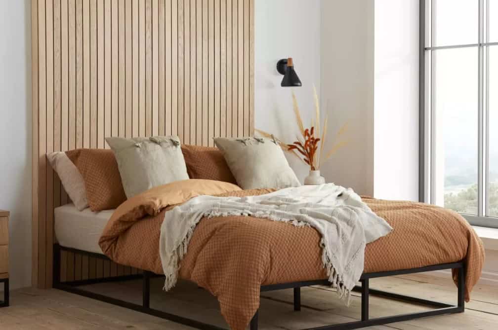 4ft6 Soho Metal Platform Bedframe - Black